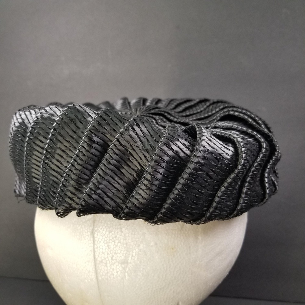 Reggi of Wilshire Vintage Black Woven Pleated Pillbox Hat Paris New York Pinup - Picture 3 of 9